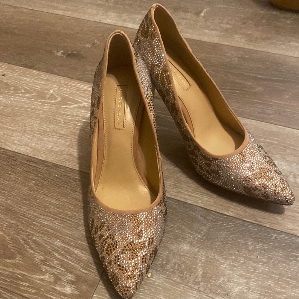 Very classy shoes! Leopard pattern in silver and rose gold sparkles! Like new!